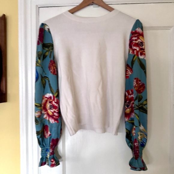 Fate White Knit Top Blouse with Blue Floral Sleeves Sz. S - Picture 1 of 7